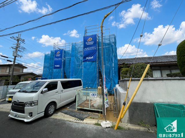 亀岡市西つつじケ丘雲仙台　新築一戸建ての外観|周辺は落ち着いた街並みの住宅地！子育てがしやすい住環境です！まだ未完成ですが、現地でしかわからない事もございます。是非一度ご覧ください。