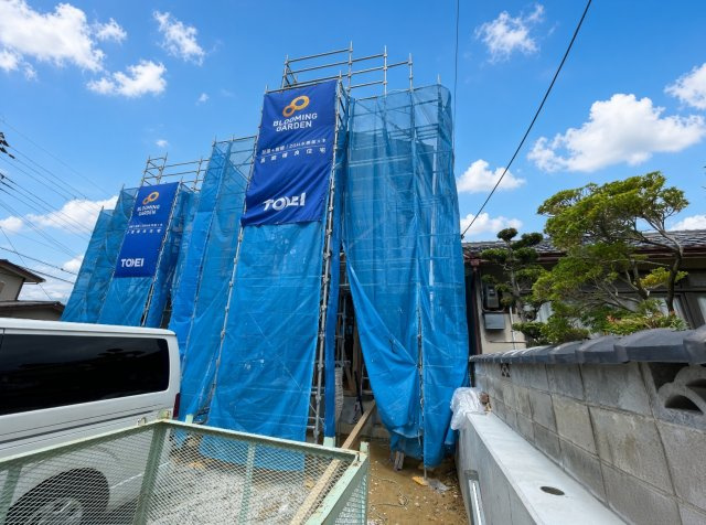 亀岡市西つつじケ丘雲仙台　新築一戸建ての外観|周辺は落ち着いた街並みの住宅地！子育てがしやすい住環境です！まだ未完成ですが、現地でしかわからない事もございます。是非一度ご覧ください。