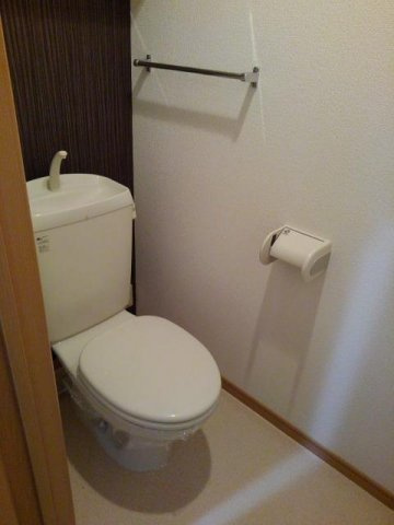 ブロードウィングスのトイレ|落ち着いた色調のトイレです