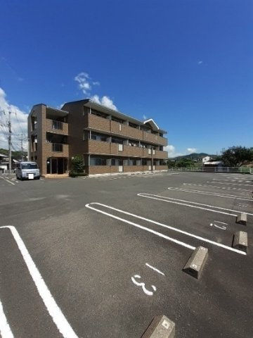 プランドールの駐車場