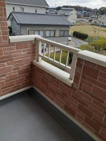 ネオ・シャルム本山のバルコニー|外からの目が気にならないバルコニーで洗濯物が干せます
