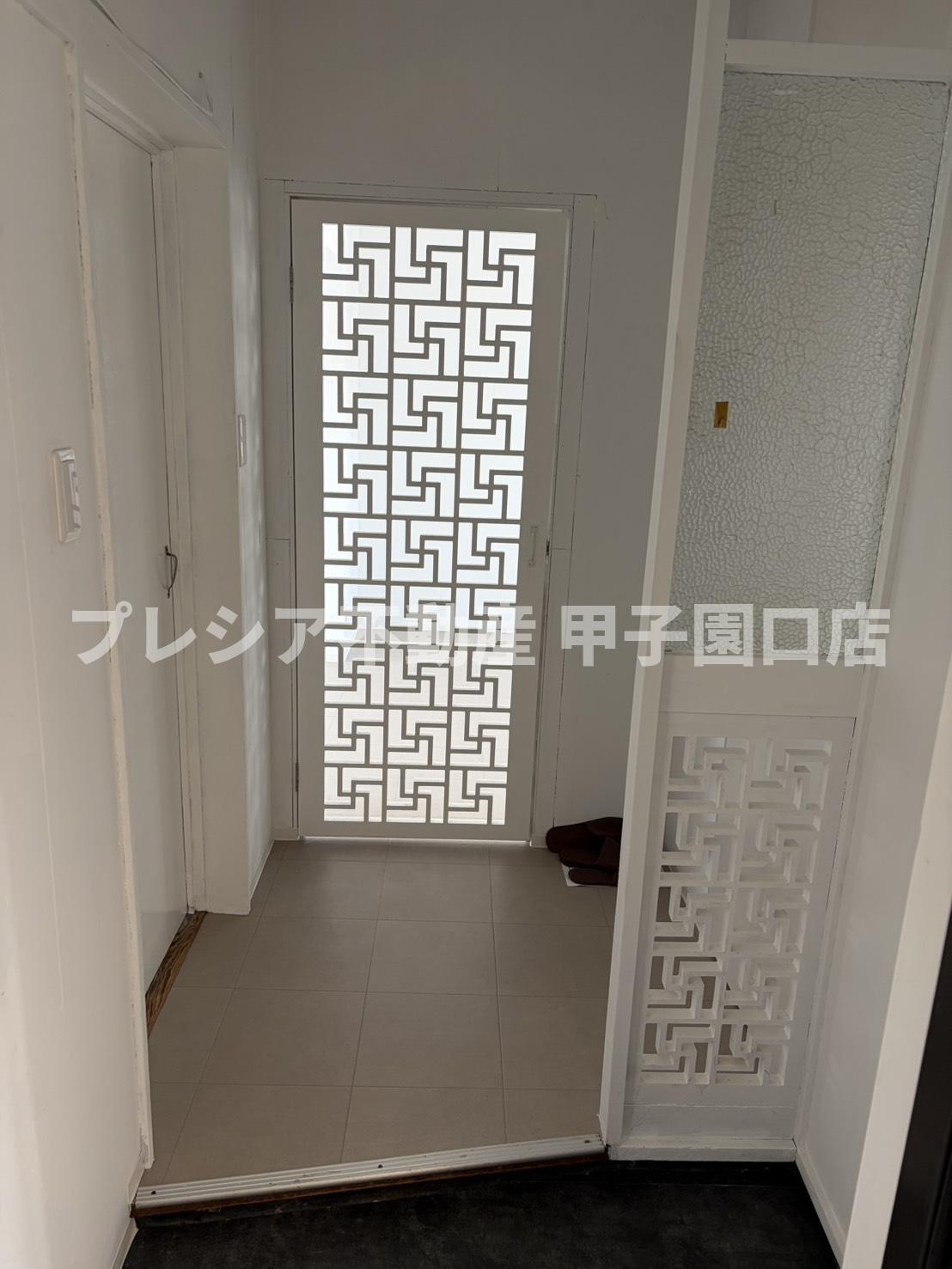 東垂水住宅3号棟の玄関