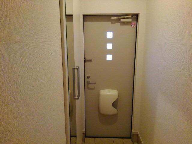 ラ　ルーチェの玄関