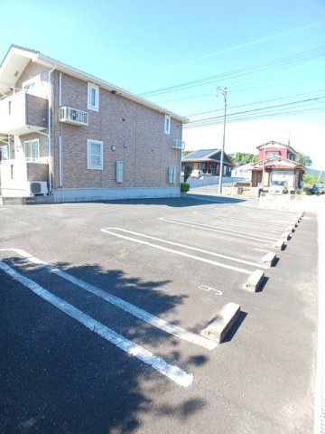 リュミエール・アソシエの駐車場