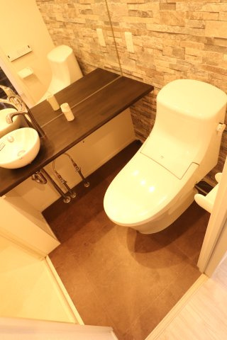 アザーレ・パッシオ生田Bのトイレ|同間取り別部屋の参考写真です。