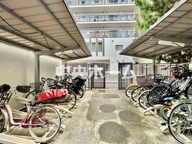 藤和新小岩コープの駐輪場|【自転車置き場】最新の空き状況や費用などの詳細は担当スタッフまでお問い合わせください。
