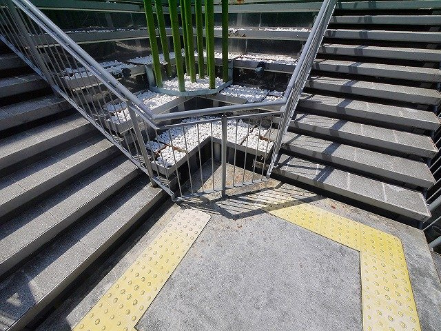 小西町商業ビル（な・ら・ら）