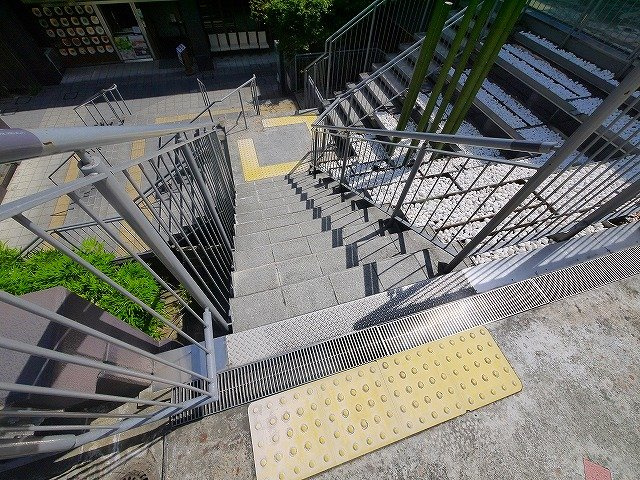 小西町商業ビル（な・ら・ら）