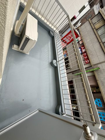 大阪市中央区東心斎橋１丁目の店舗事務所のバルコニー