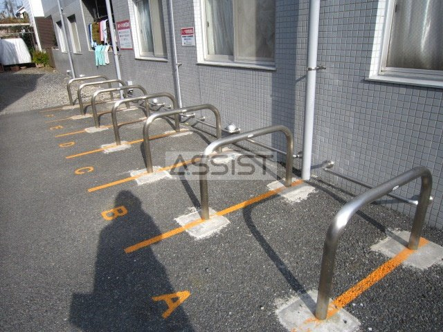 ル・サンミルの駐車場|バイク置場