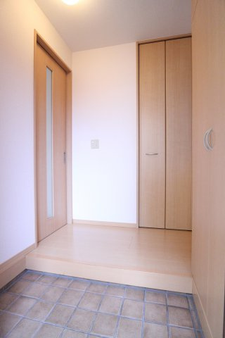 多井畑南町戸建の玄関