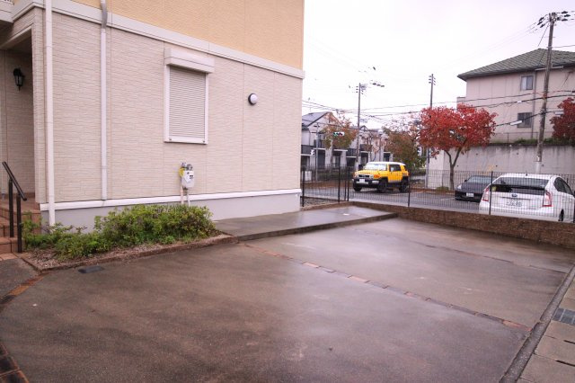 多井畑南町戸建の駐車場