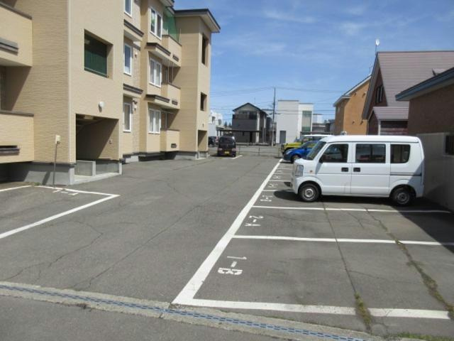 PETIE ROYALの駐車場