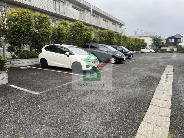 ロングキャッスル1の駐車場