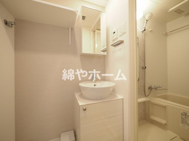 エスリード大阪イーストエッジの洗面所|スペースが確保できる洗面所です