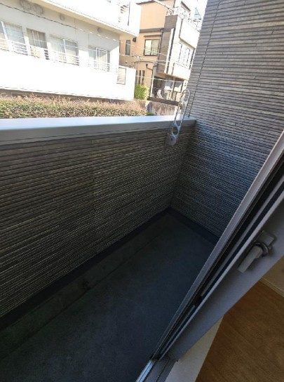 板橋区前野町３丁目のアパートのバルコニー