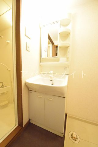 【洗面所】 | ユタカビル | 独立洗面台です