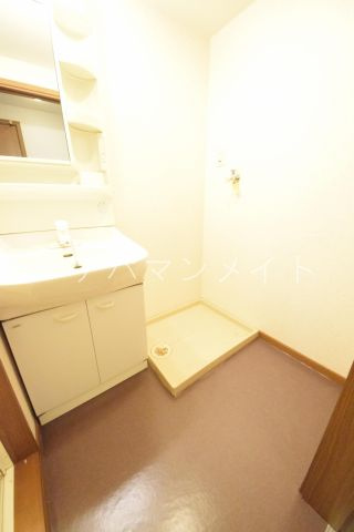 【設備】 | ユタカビル | 洗濯機置場＆脱衣スペースです