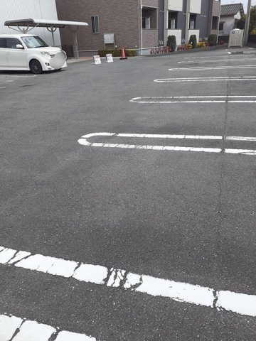 グランツ・Ｋの駐車場|駐車場です