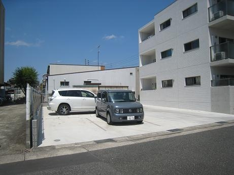 ビアンコルーチェの駐車場