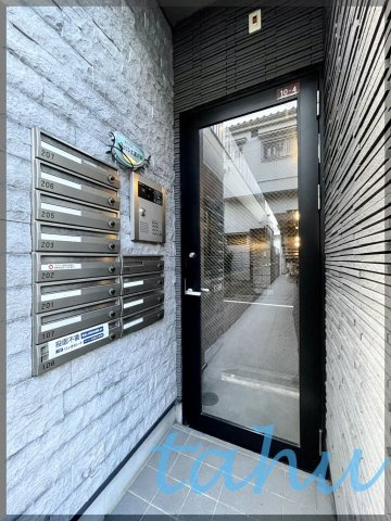 杉並区高円寺南５丁目のアパートのエントランス