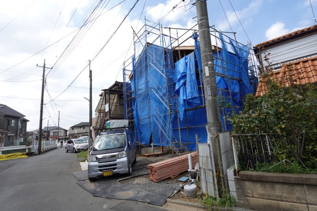 川越市月吉町　4LDK+カースペース３台付き　戸建貸家の前面道路含む現地写真