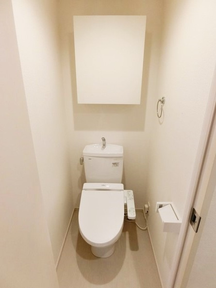 小平市小川西町２丁目の賃貸マンションのトイレ