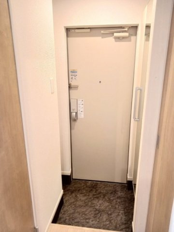 ヌーヴェル　ラ　ヴィの玄関