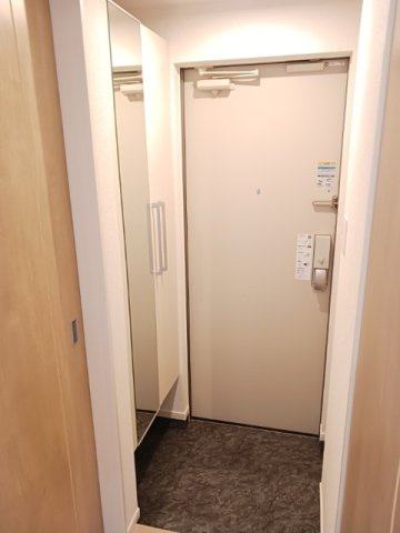 ヌーヴェル　ラ　ヴィの玄関