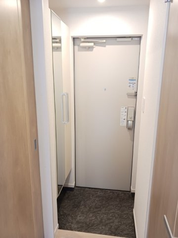 ヌーヴェル　ラ　ヴィの玄関