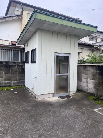 大泉町東小泉作業所・事務所・居住スペース付売物件のトイレ