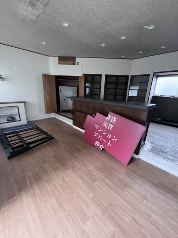 大泉町東小泉作業所・事務所・居住スペース付売物件の内装
