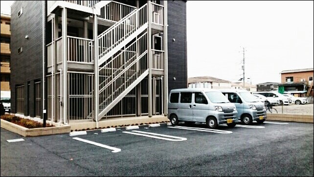 フォルトゥナⅡの駐車場