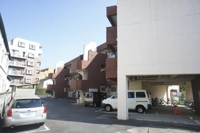 かみやマンションのエントランス