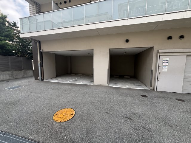 ブランシエスタ西宮の駐車場
