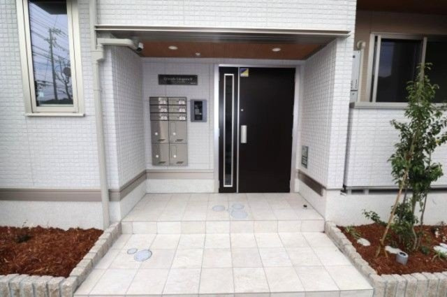 グラナーデ江戸川Bのエントランス