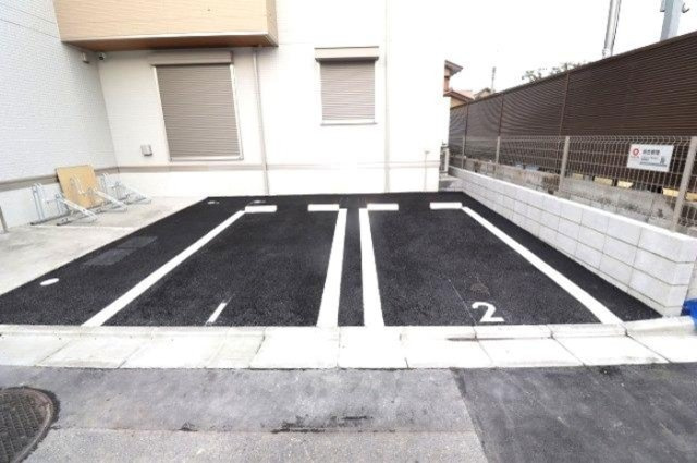 グラナーデ江戸川Bの駐車場