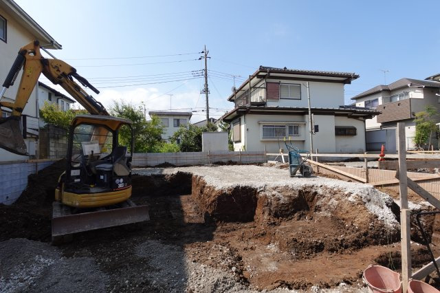 川越市霞ヶ関北6丁目　可変型3(4)LDK+カースペース2台付き　新築戸建の前面道路含む現地写真