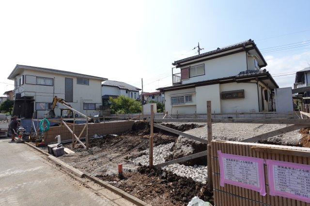 川越市霞ヶ関北6丁目　可変型3(4)LDK+カースペース2台付き　新築戸建の前面道路含む現地写真