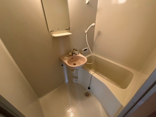 ジュネス廣町の浴室|※同タイプ別部屋のお写真です