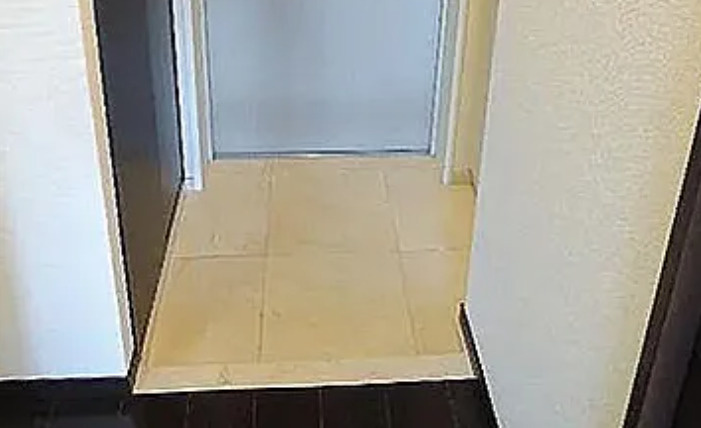 ガリシア新御徒町の玄関
