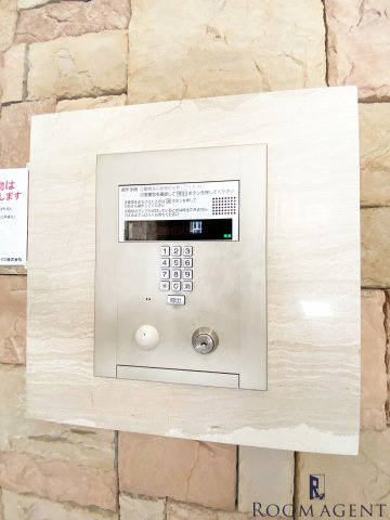 レーベスト志賀本通のエントランス