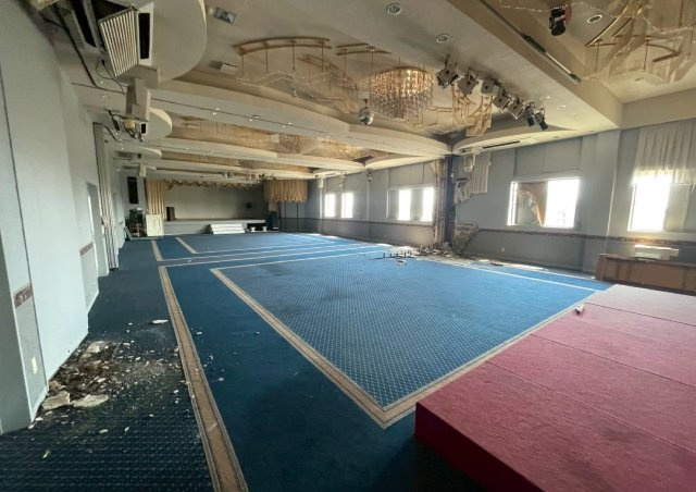 旭市　旧結婚式場　木造建物3棟一括の内装