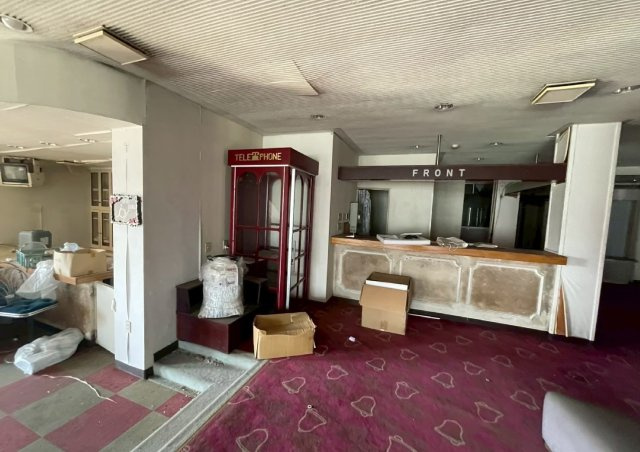 旭市　旧結婚式場　木造建物3棟一括の玄関