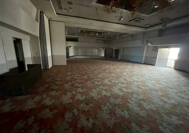 旭市　旧結婚式場　木造建物3棟一括の内装