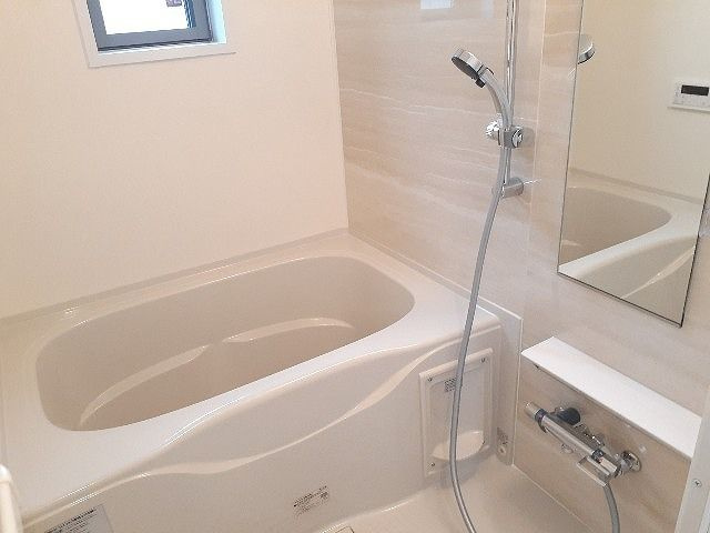 プレジールＳ岩塚の浴室