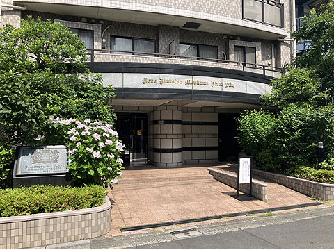 ライオンズマンション菊川リバーサイドのエントランス|「菊川」駅徒歩４分！平成９年築・オートロック＆宅配ボックス付きマンション、ライオンズマンション菊川リバーサイドは即日現地案内可能となっておりますので、お気軽にお問い合わせください！