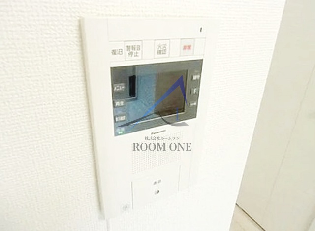 プラシア北千住のセキュリティ|モニター付きインターホンです。
