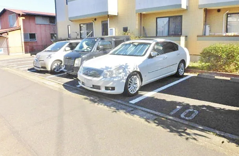 サブリナの駐車場