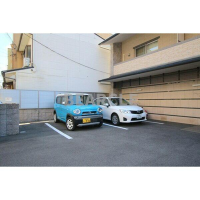 【駐車場】 | Ｍｅｒｇｅ一条通 | 駐車場に車を止められます